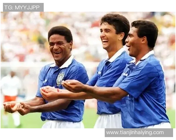 足球明星与裸体女的惊人合影引发热议背后的故事与争议分析